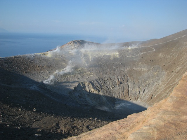 Cratère de Vulcano avec Fumerolles